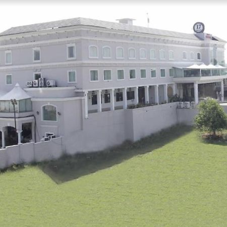 Hotel 17 Miles Jammu Extérieur photo
