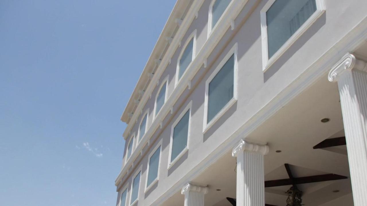 Hotel 17 Miles Jammu Extérieur photo