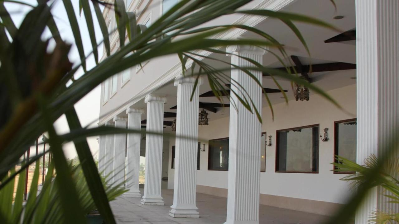 Hotel 17 Miles Jammu Extérieur photo