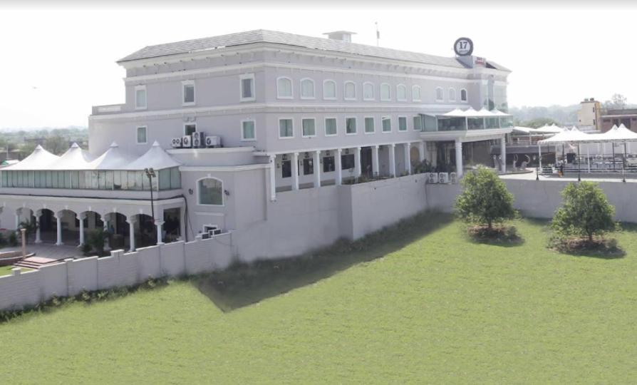 Hotel 17 Miles Jammu Extérieur photo